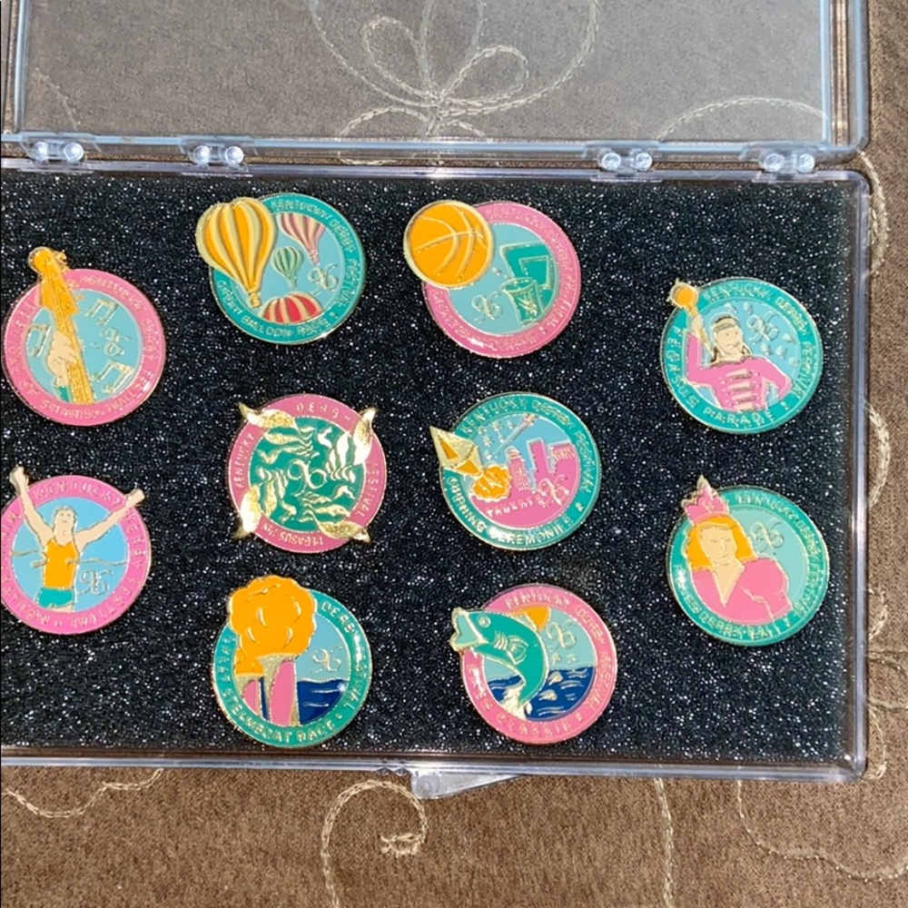 🔥HP🔥Vintage collection Kentucky Derby pins 1996